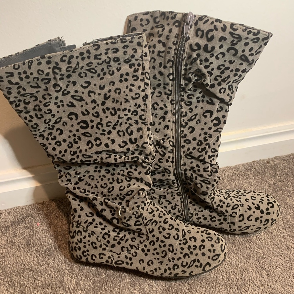 Grey leopard print kids boots